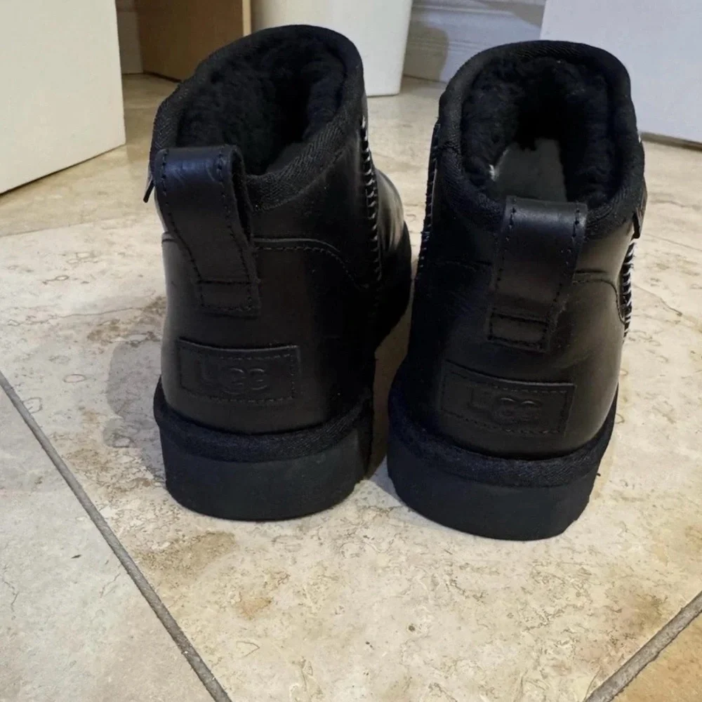UGG Women's Classic Ultra Mini Leather Regan Black Boots Size 11 - Picture 3 of 5